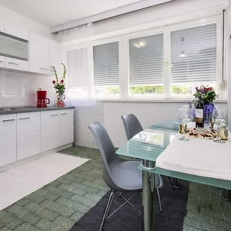 Luxury Center - Two Bedroom With Balcony * Split