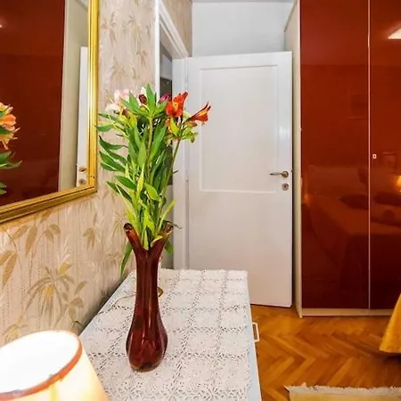 Luxury Center - Two Bedroom With Balcony Apartmán